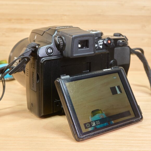 Nikon COOLPIX P500 12.1MP Digital Camera, with 36x Optical Zoom, Black - Picture 5 of 8